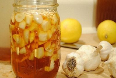 9 công dụng tuyệt vời của mật ong ngâm tỏi