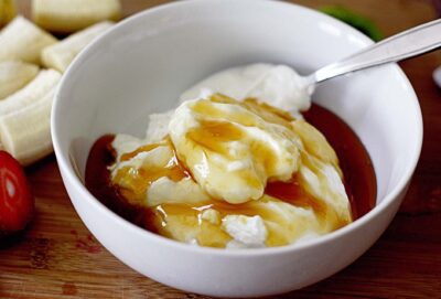 Làm mặt nạ chuối mật ong cho da trắng sáng, hết mụn